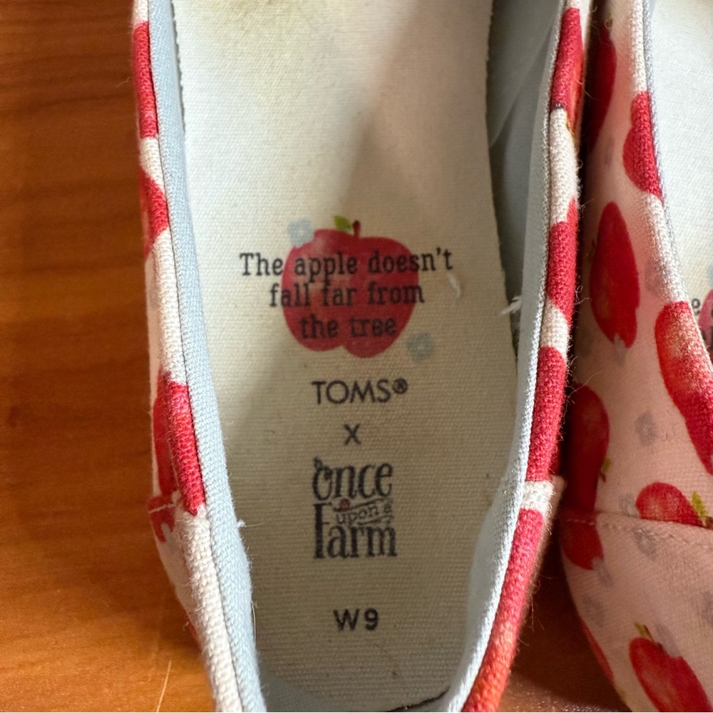 Toms x Once Upon A Farm‎ Limited Edition Alpargata Slip On Shoe Apple Print W9 - Picture 6 of 8
